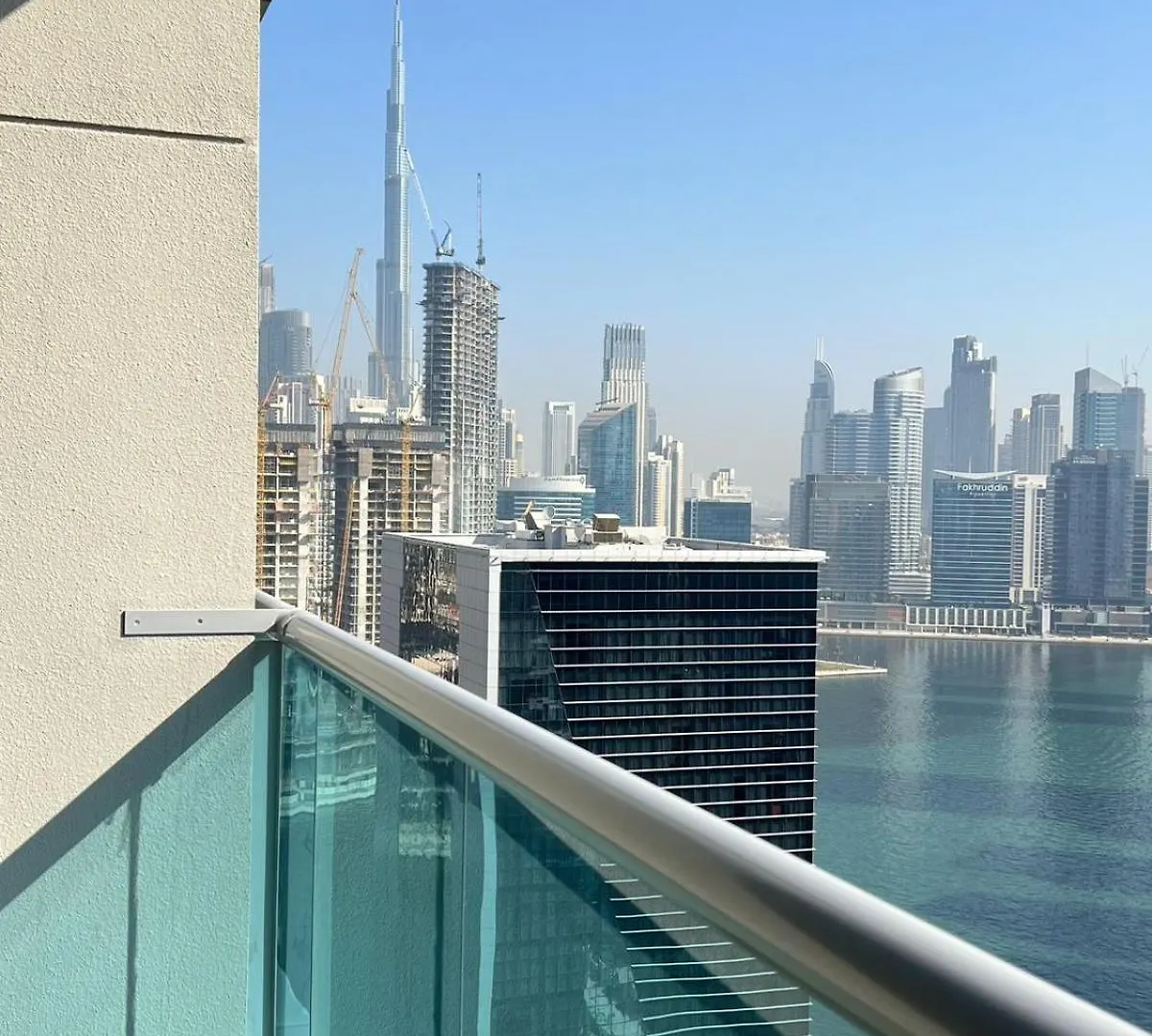 Elegant Studio With Burj Khalifa & Canal View - 1901 Dubai Daire