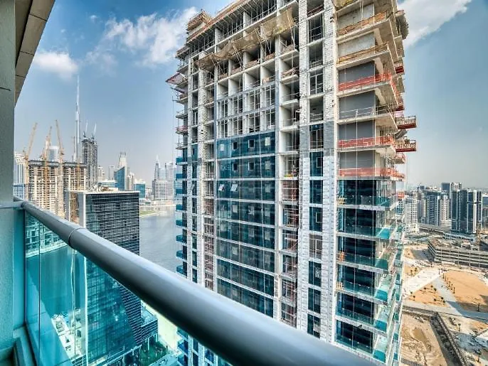 Apartment Elegant Studio With Burj Khalifa & Canal View - 1901 Dubai