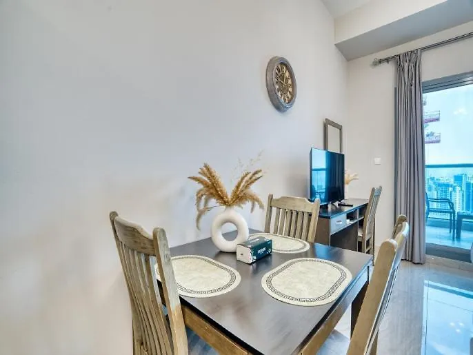 Elegant Studio With Burj Khalifa & Canal View - 1901 Dubai